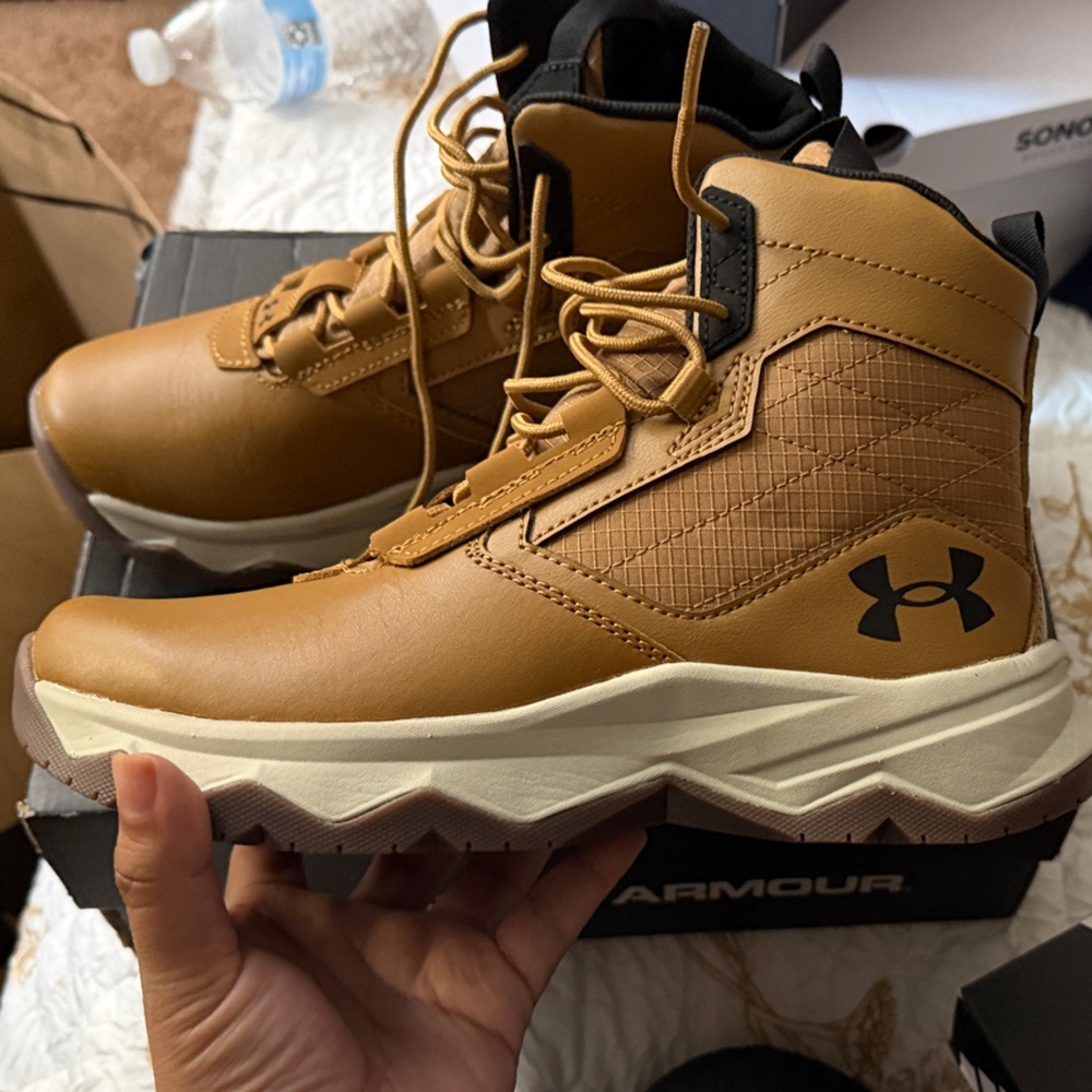 Under Armour Men's Tan Leather Boots